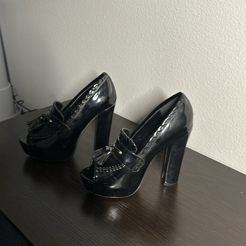 Shoes - Picture 5 of 5